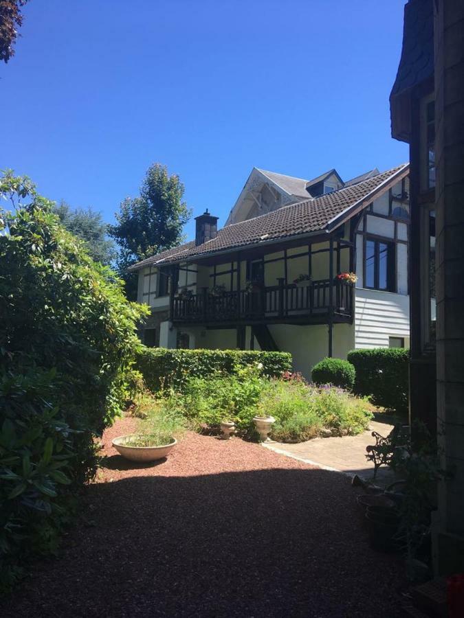 Holiday Home "Les Ancolies " Gite Citadin Спа Екстериор снимка